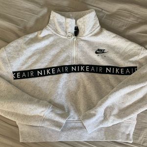 Nike Air cropped Quarter-zip sweatshirt